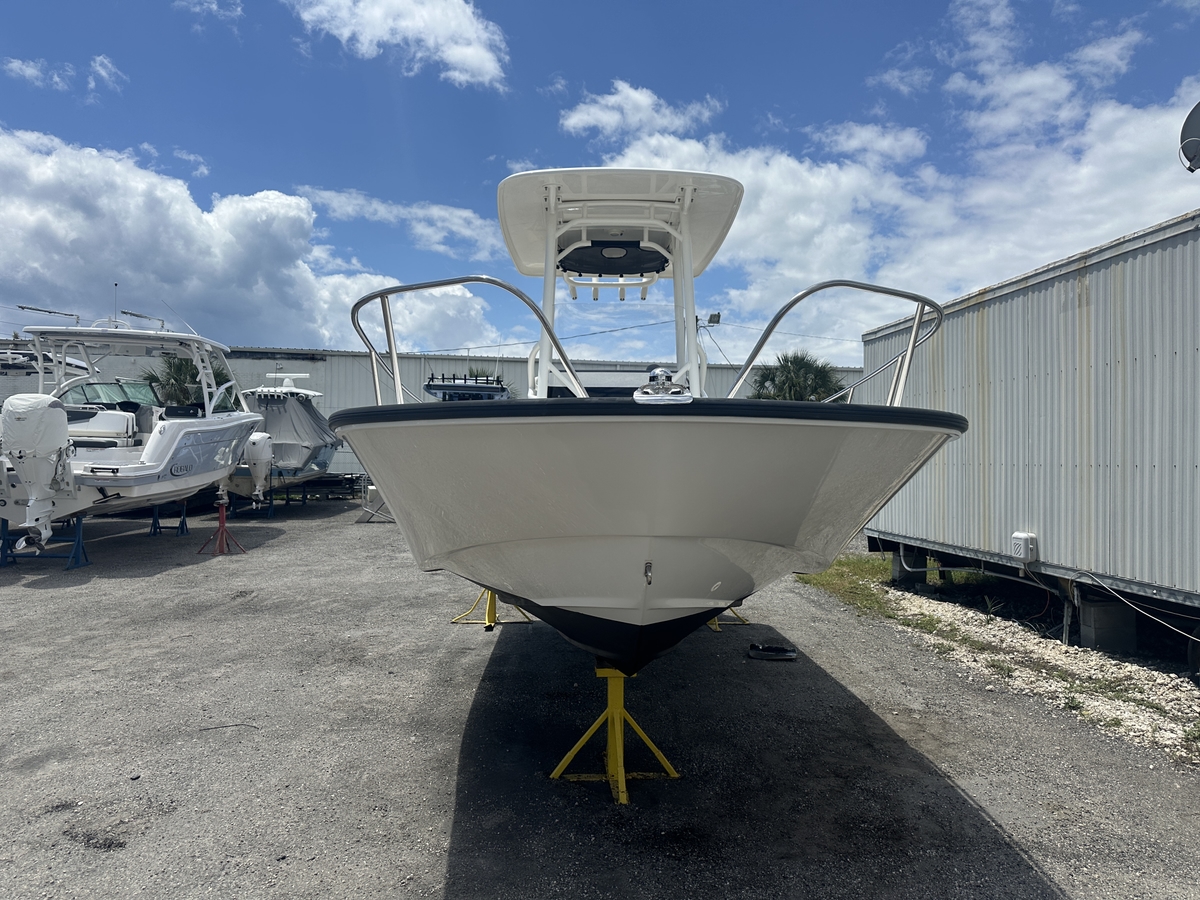 2022 Boston Whaler 210 MONTAUK - Sold Boat