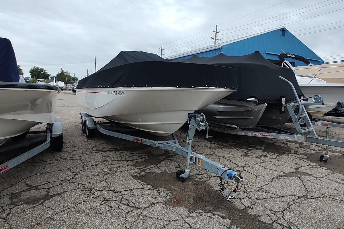 2022 Boston Whaler 210 Montauk - Sold Boat