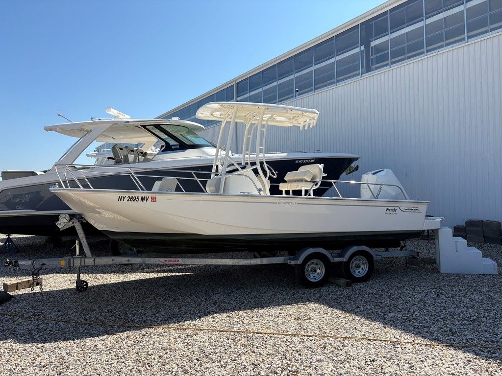 2024 Boston Whaler 210 Montauk - Sold Boat