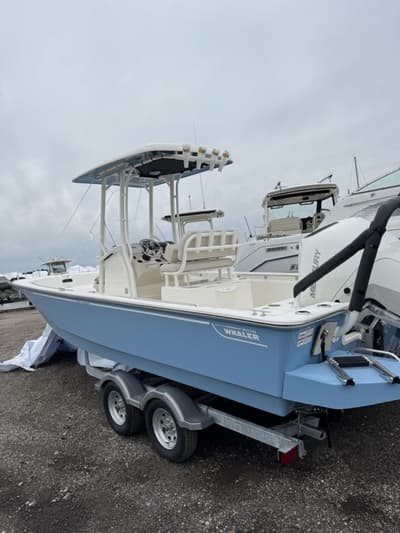 BOATZON | Boston Whaler 210 Montauk 2026