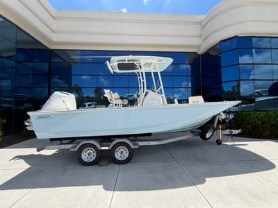 BOATZON | Boston Whaler 210 Montauk 2027