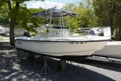 BOATZON | Boston Whaler 210 Outrage 2001