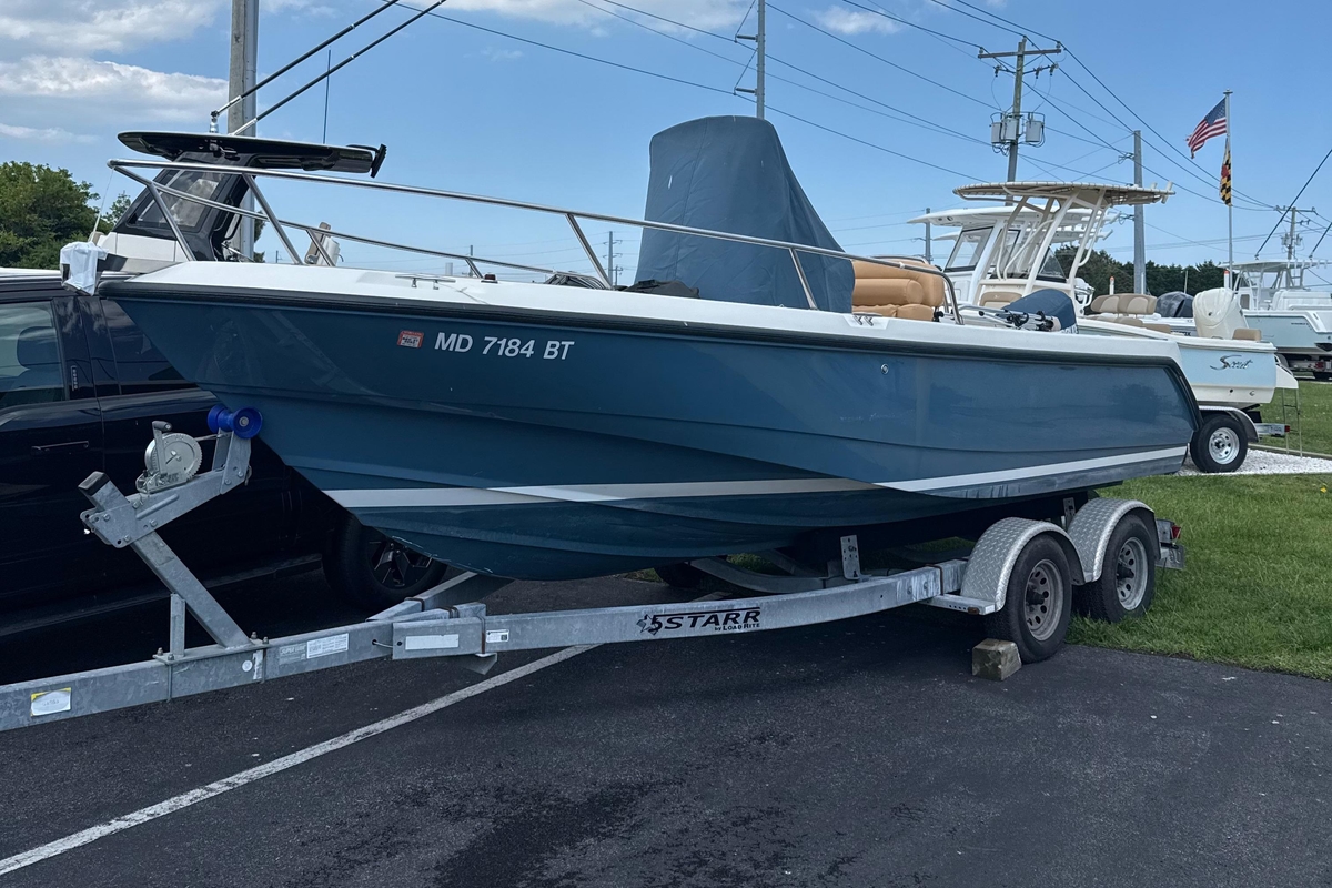 2004 Boston Whaler 210 Outrage - Sold Boat