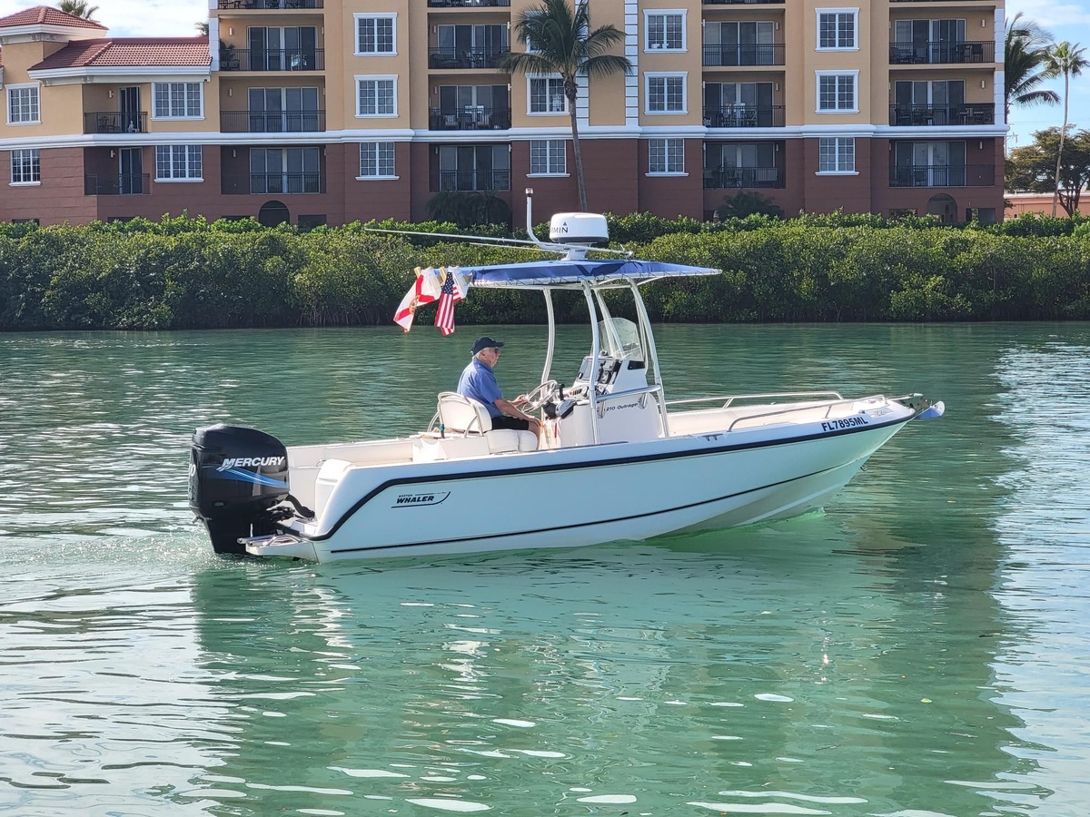 2004 Boston Whaler 210 Outrage - Sold Boat