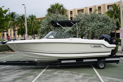 BOATZON | Boston Whaler 210 Vantage 2024