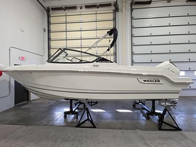 BOATZON | Boston Whaler 210 Vantage 2025