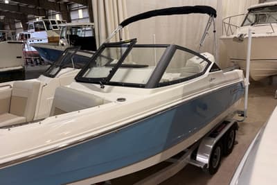BOATZON | Boston Whaler 210 Vantage 2026