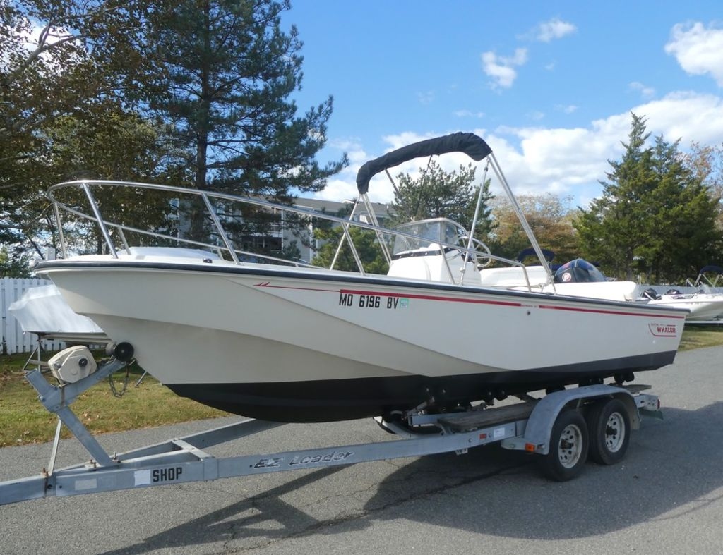 1989 Boston Whaler 22 Outrage - Sold Boat