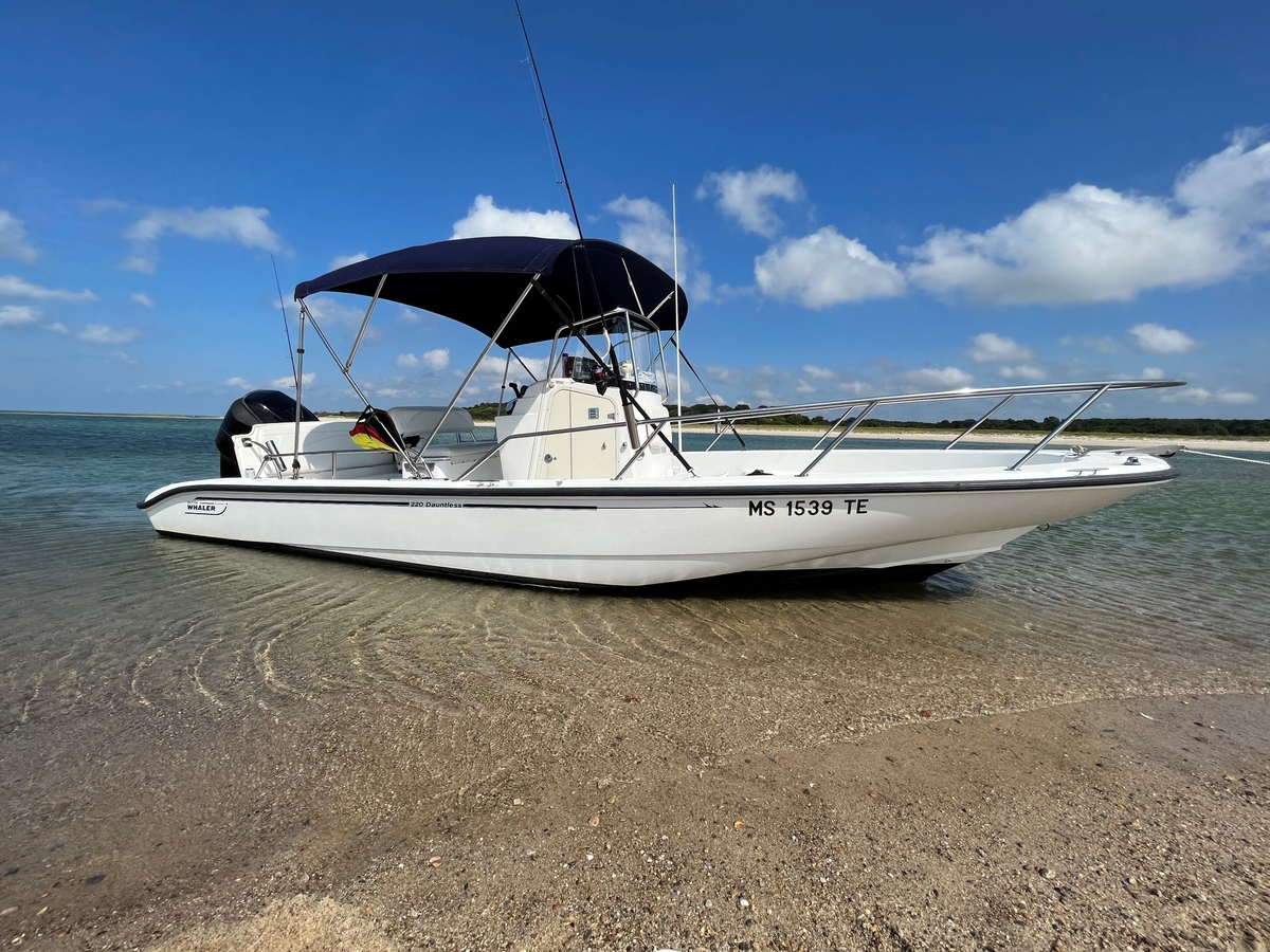 2004 Boston Whaler 220 Dauntless - Sold Boat