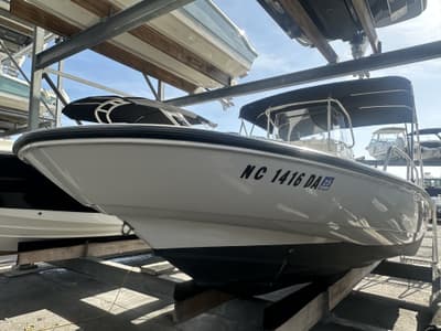 BOATZON | Boston Whaler 220 DAUNTLESS 2005