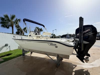 BOATZON | Boston Whaler 220 DAUNTLESS 2006