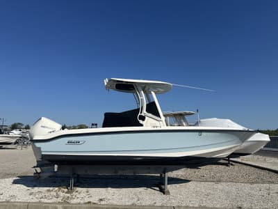 BOATZON | Boston Whaler 220 DAUNTLESS 2023
