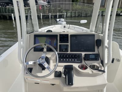 BOATZON | Boston Whaler 220 DAUNTLESS 2023