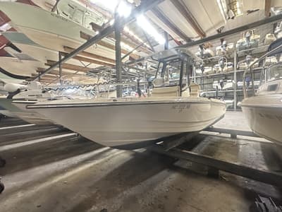BOATZON | Boston Whaler 220 DAUNTLESS 2023