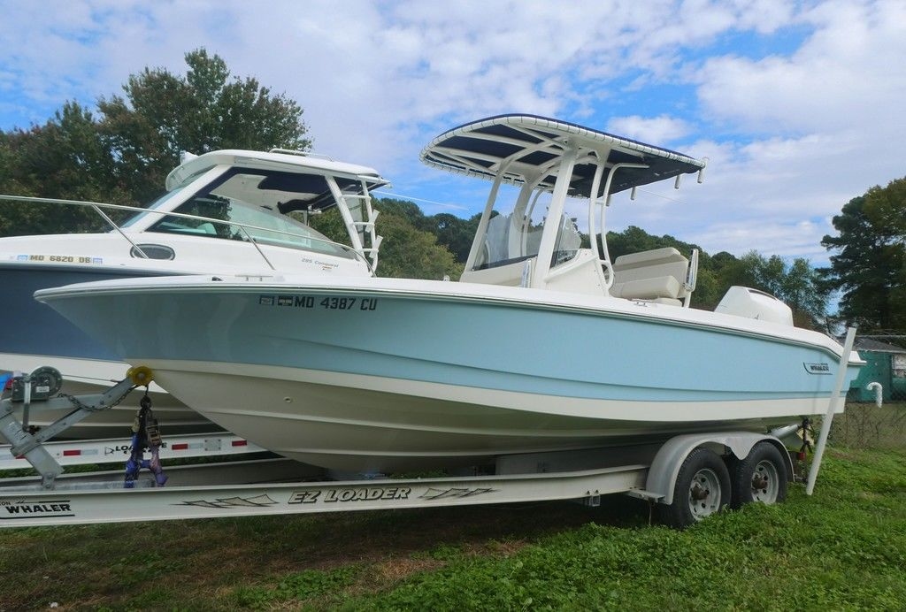 2024 Boston Whaler 220 Dauntless - Sold Boat