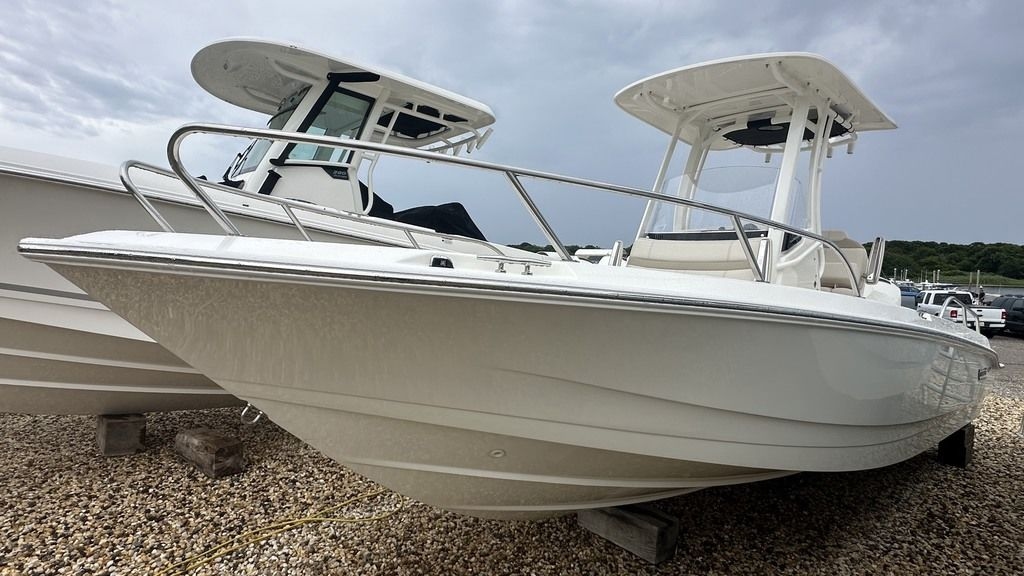 Boston Whaler 220 Dauntless 2024