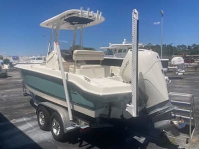 BOATZON | Boston Whaler 220 Dauntless 2024 BOATZON | Boston Whaler 220 Dauntless 2024