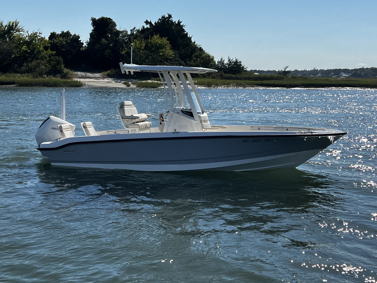 2025 Boston Whaler 220 Dauntless - Sold Boat