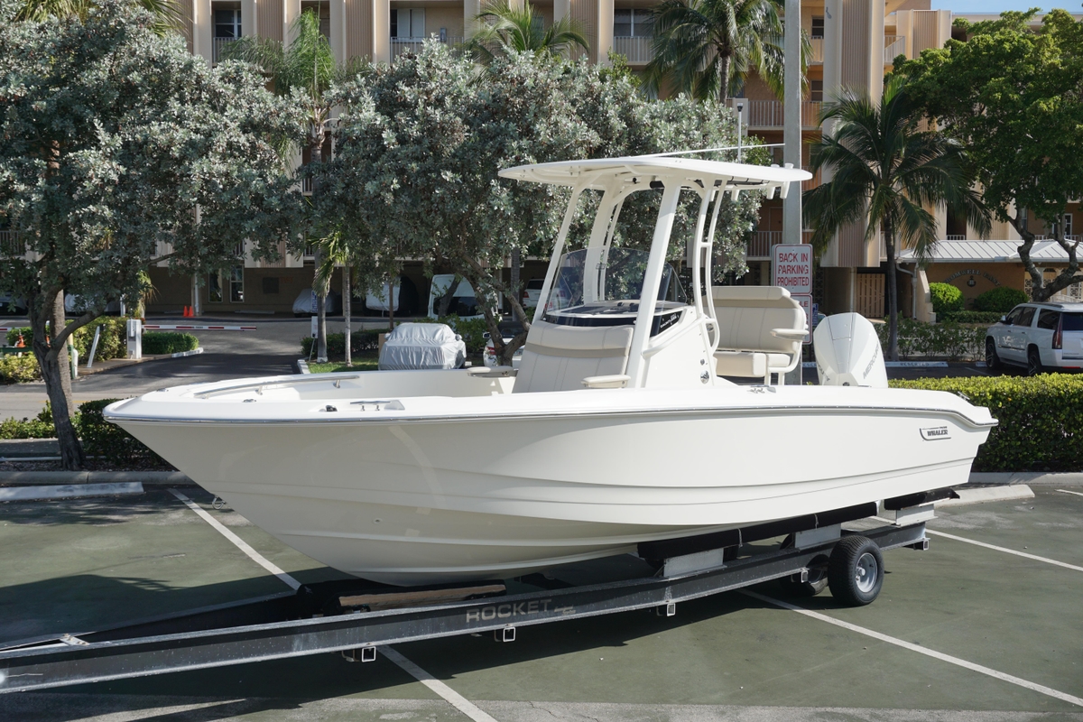 2026 Boston Whaler 220 Dauntless - Sold Boat