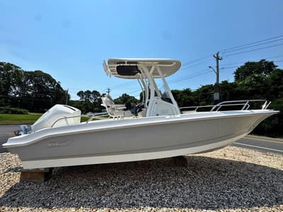 BOATZON | Boston Whaler 220 Dauntless 2026