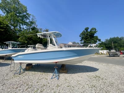 BOATZON | Boston Whaler 220 Dauntless 2026