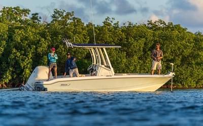 BOATZON | Boston Whaler 220 Dauntless 2026 BOATZON | Boston Whaler 220 Dauntless 2026
