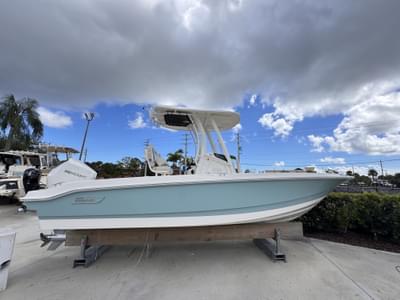 BOATZON | Boston Whaler 220 Dauntless 2026