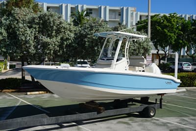 BOATZON | Boston Whaler 220 Dauntless 2027
