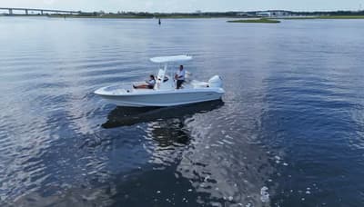 BOATZON | Boston Whaler 220 Dauntless 2027