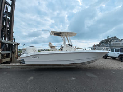 BOATZON | Boston Whaler 220 Dauntless 2027