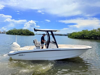 BOATZON | Boston Whaler 220 Dauntless 2027