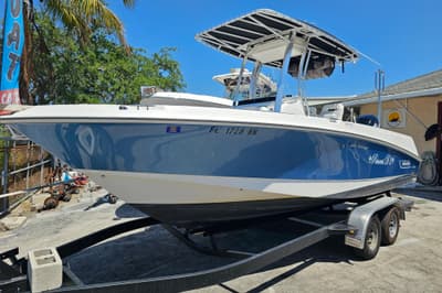 BOATZON | Boston Whaler 220 Outrage 2012