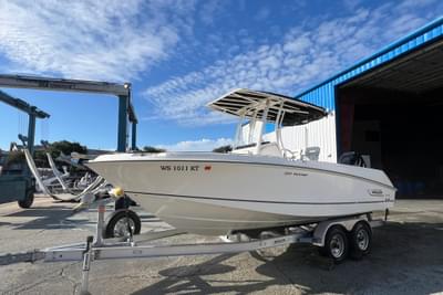 BOATZON | Boston Whaler 220 Outrage 2015 BOATZON | Boston Whaler 220 Outrage 2015