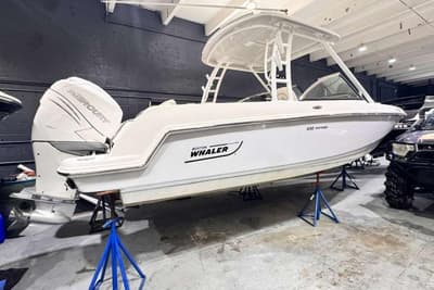 BOATZON | Boston Whaler 230 Vantage 2018