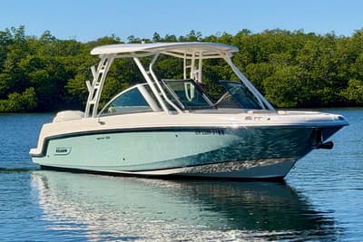BOATZON | Boston Whaler 230 Vantage 2018