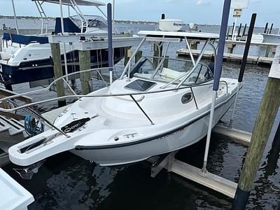 BOATZON | Boston Whaler 235 Conquest 2008 BOATZON | Boston Whaler 235 Conquest 2008