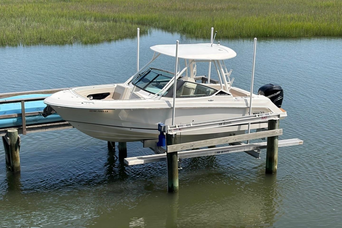 2022 Boston Whaler 240 Vantage - Sold Boat