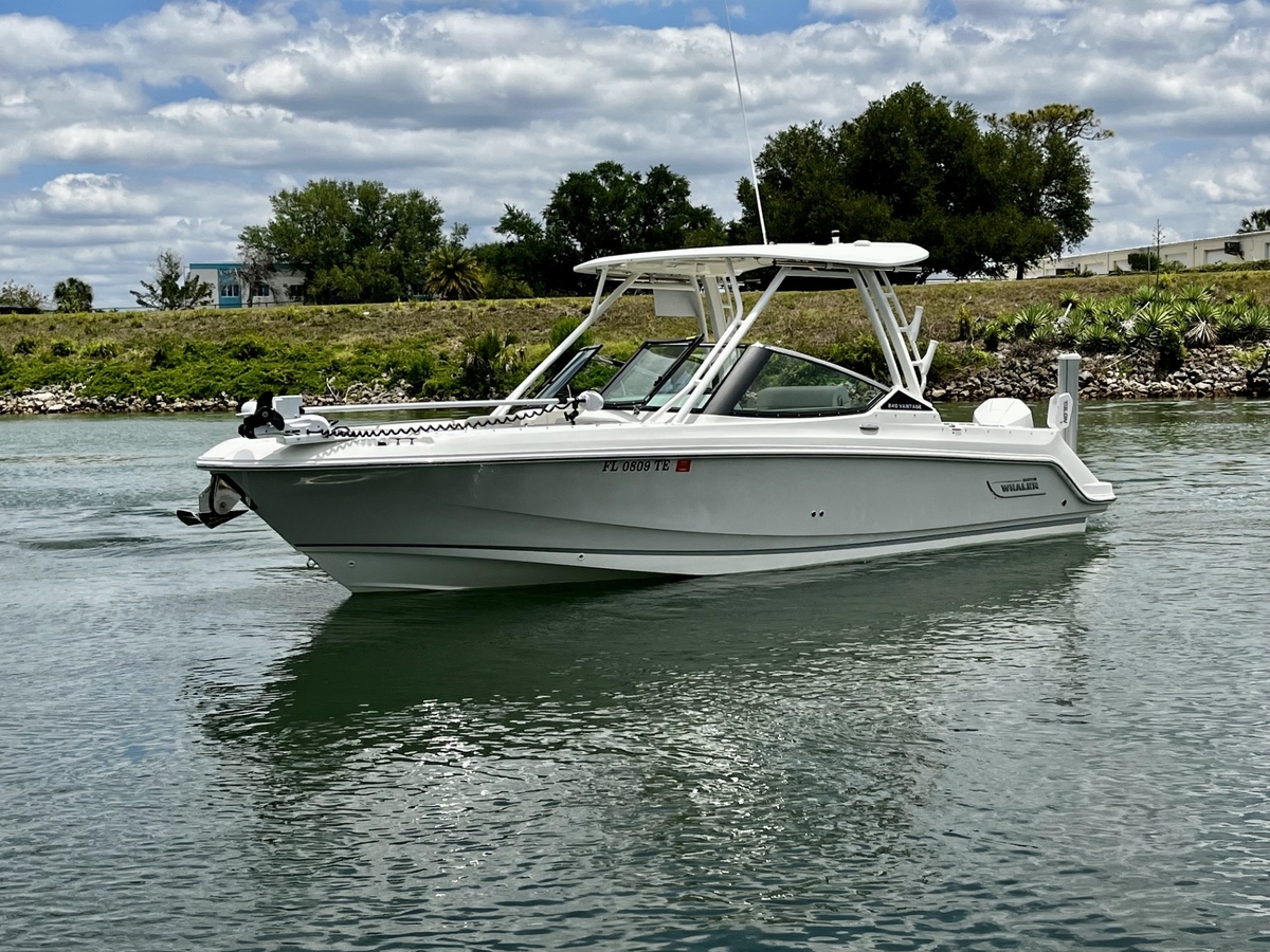 2022 Boston Whaler 240 VANTAGE - Sold Boat