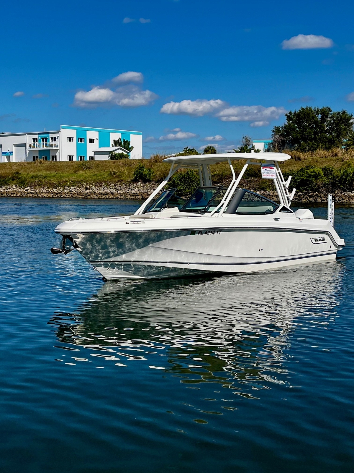 2024 Boston Whaler 240 VANTAGE - Sold Boat