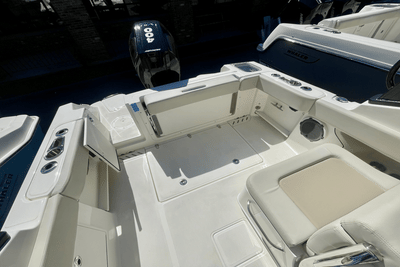 BOATZON | Boston Whaler 240 Vantage 2026
