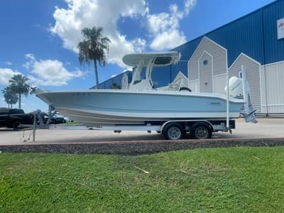BOATZON | Boston Whaler 250 DAUNTLESS 2021