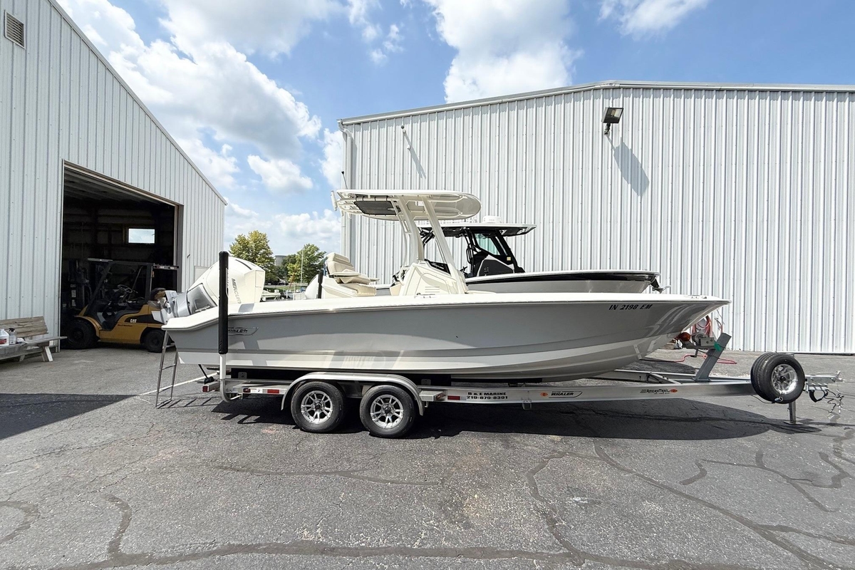 2023 Boston Whaler 250 Dauntless - Sold Boat