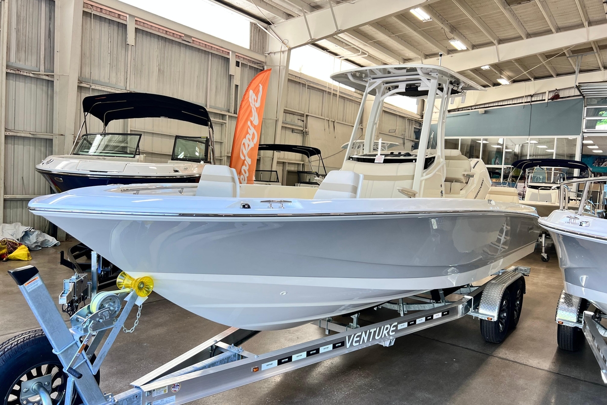 2026 Boston Whaler 250 Dauntless - Sold Boat