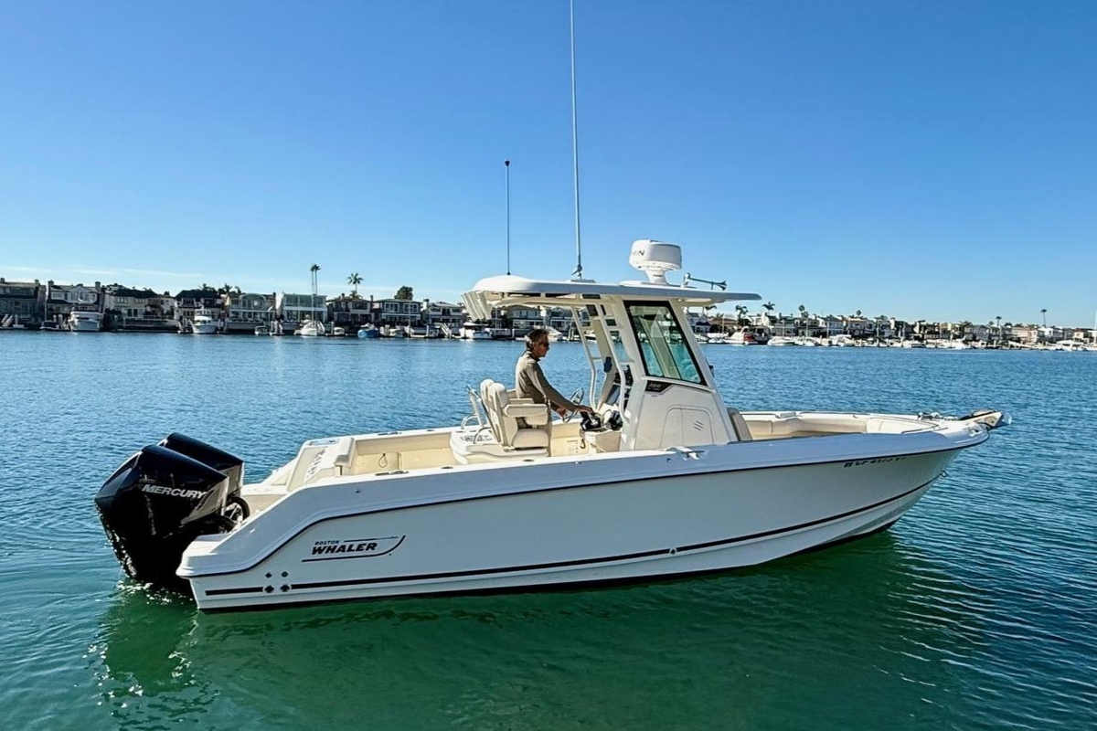 2025 Boston Whaler 250 Outrage - Sold Boat