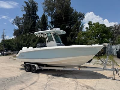 BOATZON | Boston Whaler 250 Outrage 2026 BOATZON | Boston Whaler 250 Outrage 2026