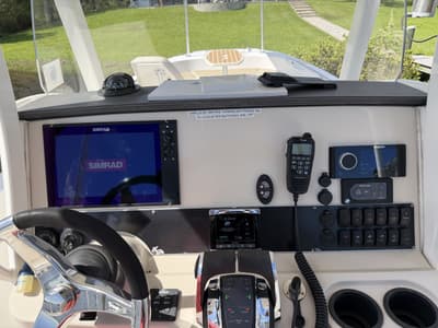 BOATZON | Boston Whaler 270 DAUNTLESS 2018