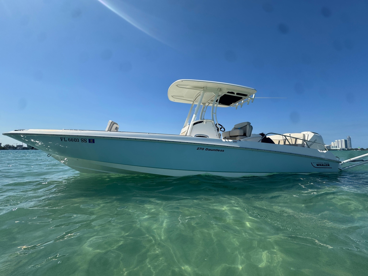 2020 Boston Whaler 270 Dauntless - Sold Boat