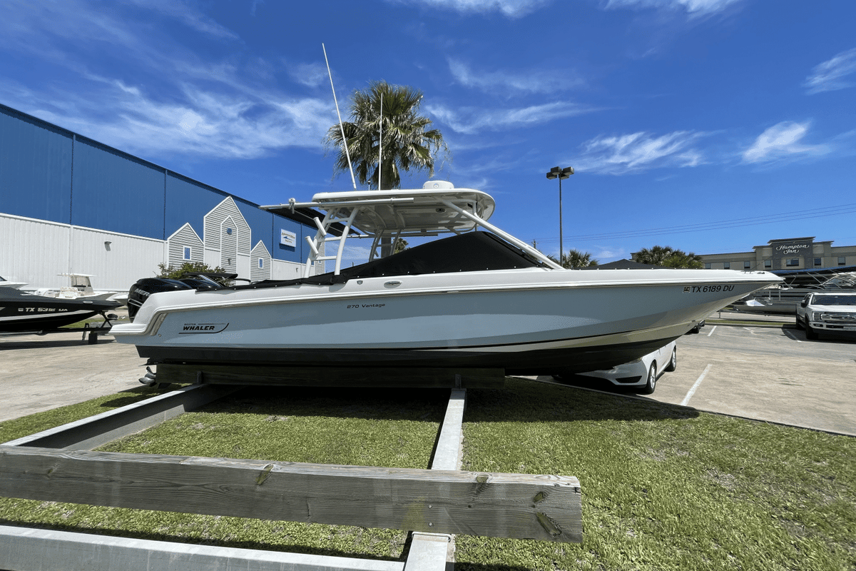2018 Boston Whaler 270 VANTAGE - Sold Boat
