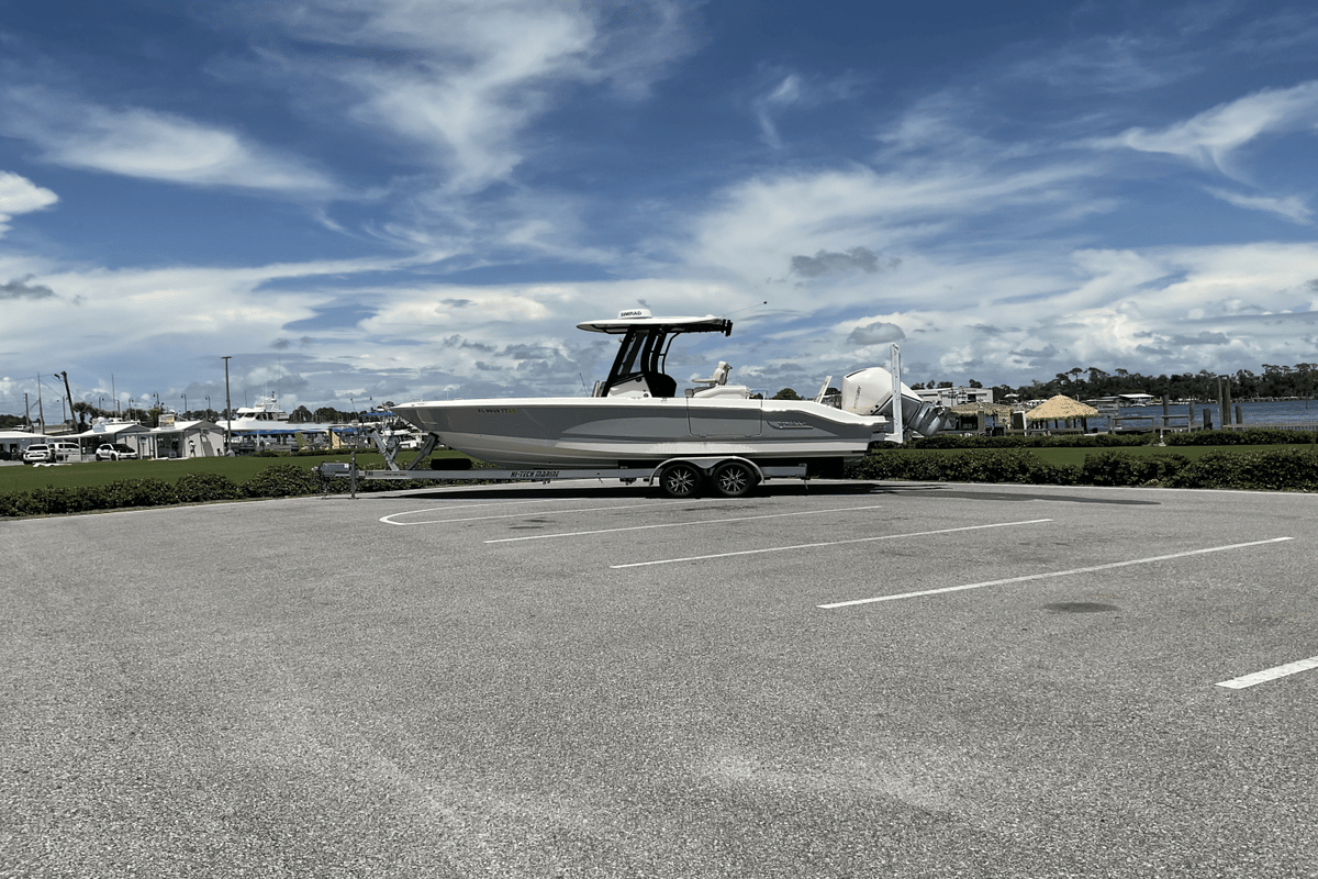 2024 Boston Whaler 28 DAUNTLESS - Sold Boat