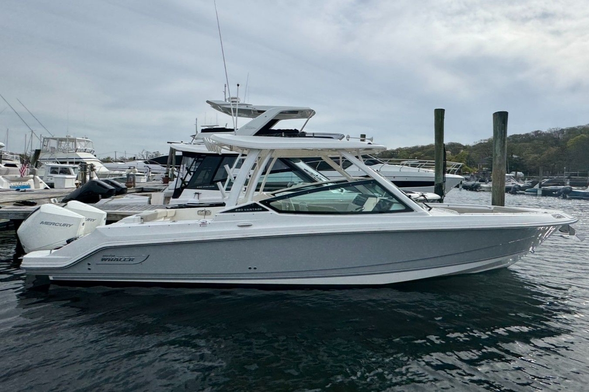 2023 Boston Whaler 280 Vantage - Sold Boat